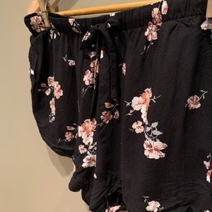 3/$25 floral flowy/ soft shorts